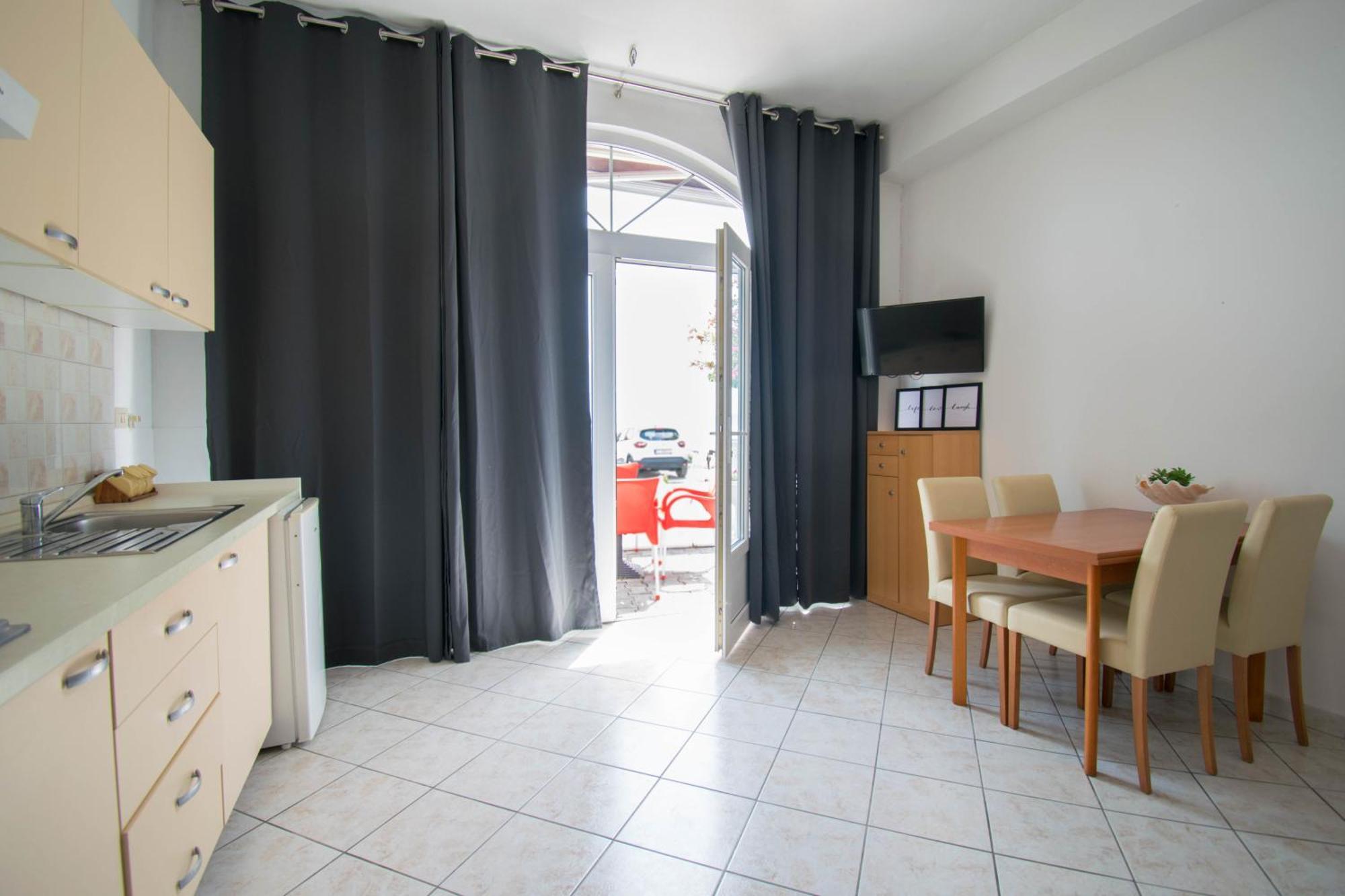 Apartments Manuela - Baška Voda Buitenkant foto